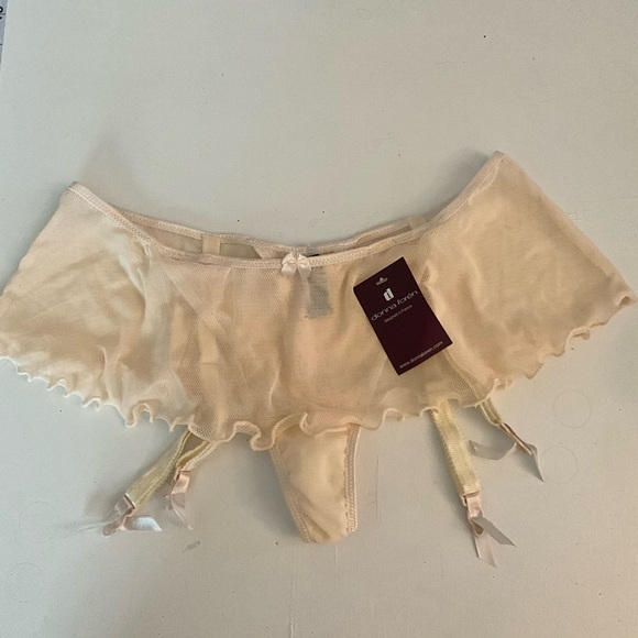 Chic Cream Women's Intimate Panties - Picture 1 of 6